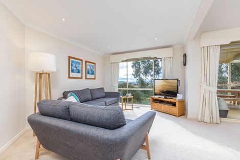 Property photo of 8 Johanna Moore Avenue Jerrabomberra NSW 2619