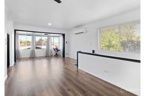 Property photo of 28 Ferguson Avenue Labrador QLD 4215