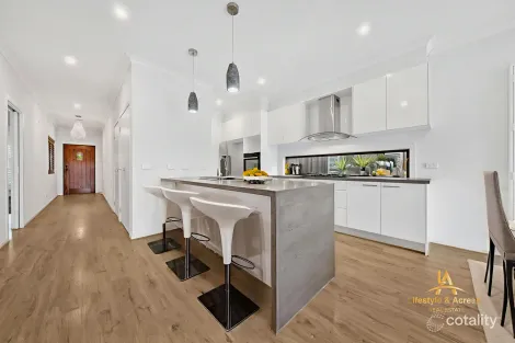 Property photo of 5 Nagle Crescent Cranbourne West VIC 3977