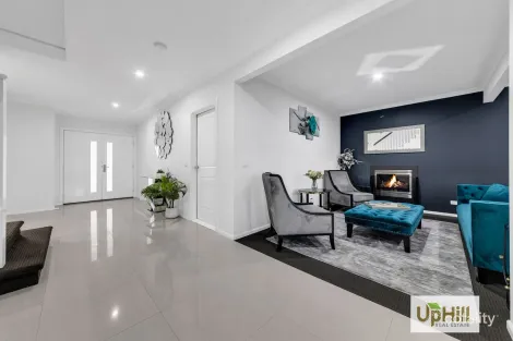 27 Picnic Ave, Clyde North, VIC 3978