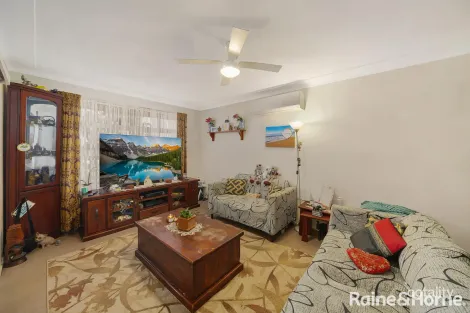 Property photo of 12 Chesham Parade Glenfield NSW 2167