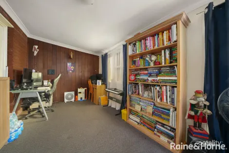 Property photo of 12 Chesham Parade Glenfield NSW 2167