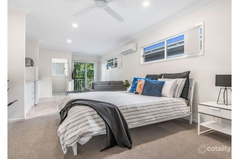 60 Lancelot St, Tennyson, QLD 4105