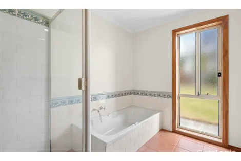 Property photo of 8 Mayfield Crescent St Albans Park VIC 3219
