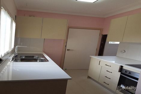 9 Binalong Rd, Pendle Hill, NSW 2145