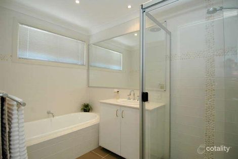 Property photo of 30 Honeyeater Grove Warriewood NSW 2102