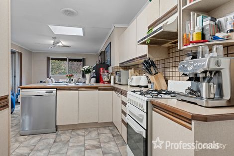 Property photo of 6 Dunrossil Drive Kilsyth VIC 3137