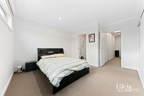 Property photo of 92 Camera Walk Coburg North VIC 3058