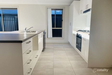 Property photo of 16 Bradford Circuit Dubbo NSW 2830