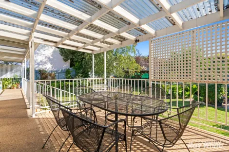 Property photo of 7 Henwood Avenue Kooringal NSW 2650