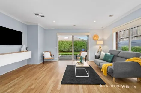 Property photo of 13 Bluejay Road Doreen VIC 3754