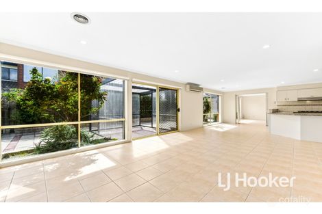 Property photo of 28 Eldershaw Drive Lynbrook VIC 3975