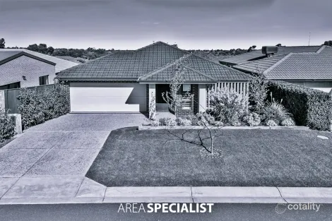 Property photo of 38 Belmont Crescent Pakenham VIC 3810