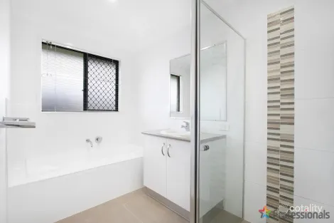 Property photo of 5 Schaefer Drive Armidale NSW 2350