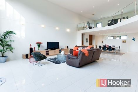 Property photo of 68 Lawson Way Endeavour Hills VIC 3802
