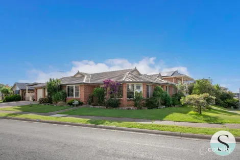 Property photo of 7 Seaspray Close Caves Beach NSW 2281