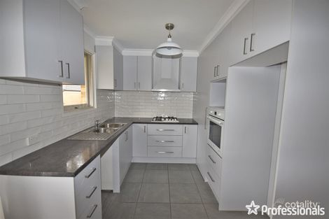 Property photo of 75 Dryden Concourse Mooroolbark VIC 3138