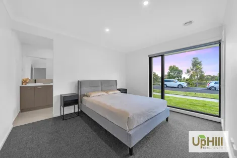 Property photo of 25 Baseline Way Clyde VIC 3978