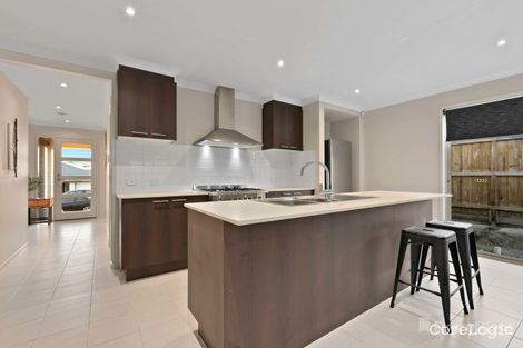 Property photo of 24 Meadowlea Crescent Pakenham VIC 3810