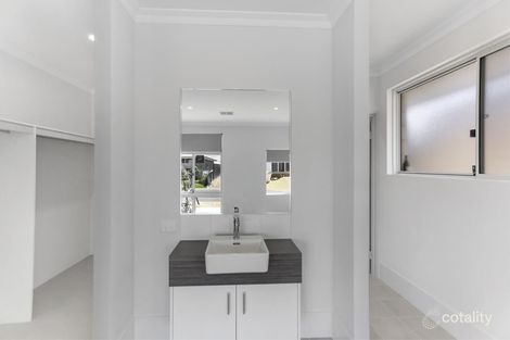 16 Pensacola Gr, Madora Bay, WA 6210