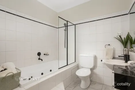 Property photo of 2/4A Normanby Avenue Caulfield North VIC 3161