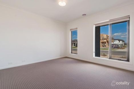 Property photo of 37 Quattro Avenue Cranbourne East VIC 3977