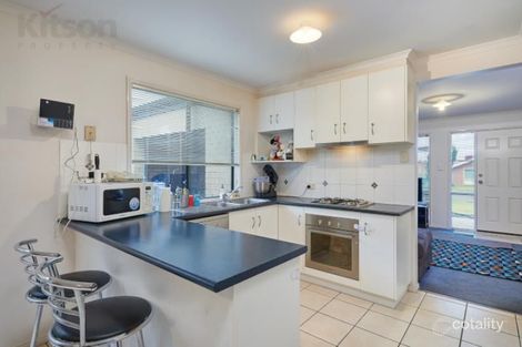 Property photo of 2 Walla Place Glenfield Park NSW 2650