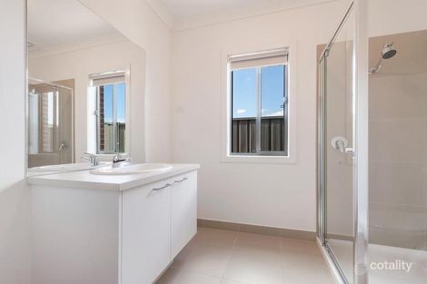Property photo of 11 Divan Place Craigieburn VIC 3064
