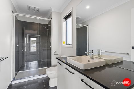 Property photo of 18 Imagine Drive Strathfieldsaye VIC 3551