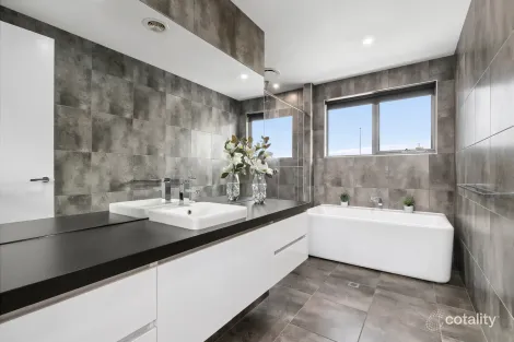 Property photo of 10 Balmoral Crescent Rippleside VIC 3215