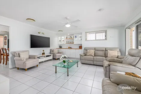 Property photo of 1/33 Nankeen Avenue Paradise Point QLD 4216