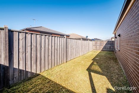 Property photo of 19 Red Poll Road Cranbourne West VIC 3977