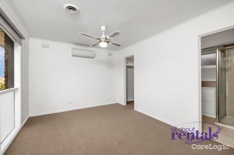 Property photo of 27 Ravenhill Crescent Endeavour Hills VIC 3802