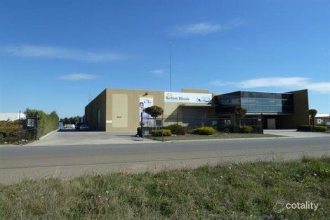 16 Grandlee Dr, Wendouree, VIC 3355