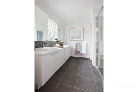 Property photo of 8 Kirkstall Close Garfield VIC 3814