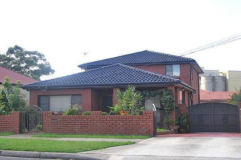 8 Margaret St, Greenacre, NSW 2190