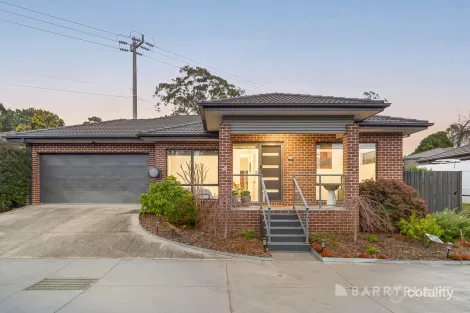 4 Starboard Cl, Mooroolbark, VIC 3138