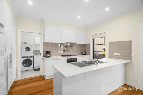 Property photo of 4 Starboard Close Mooroolbark VIC 3138