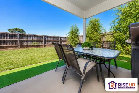 Property photo of 203 James Melrose Drive Brookfield VIC 3338