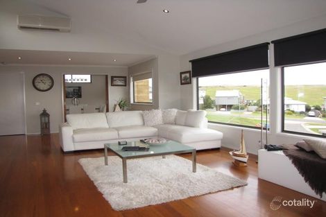 Property photo of 3 Jadestone Court San Remo VIC 3925
