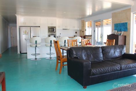 104 Stock Route Rd, Yardarino, WA 6525