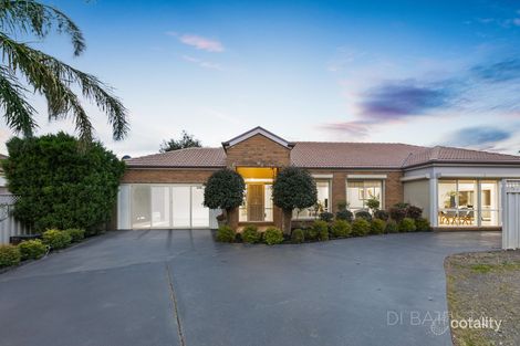 Property photo of 11 Gardenia Close Craigieburn VIC 3064