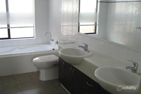 2 Mallee Cl, Wannanup, WA 6210