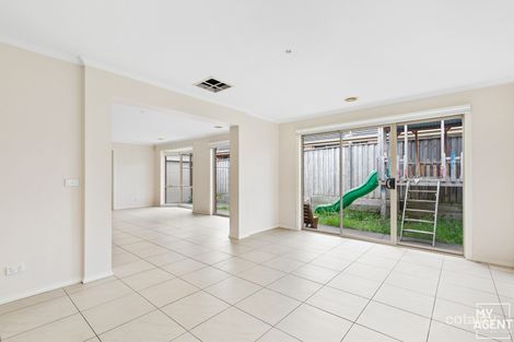 Property photo of 6 Tusmore Grove Cranbourne North VIC 3977