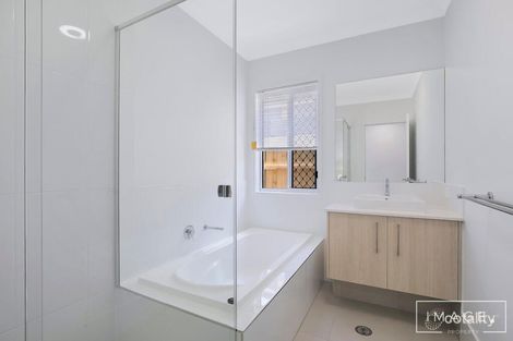 Property photo of 38 Laxton Road Pallara QLD 4110