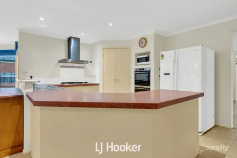 Property photo of 30 Eldershaw Drive Lynbrook VIC 3975