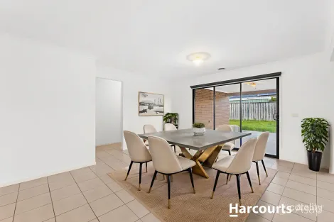 Property photo of 8 Middlesex Court Cranbourne North VIC 3977