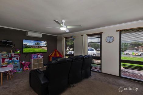 Property photo of 2 Floreat Place Melton West VIC 3337