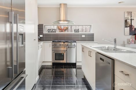 Property photo of 8 Garnet Close Skye VIC 3977