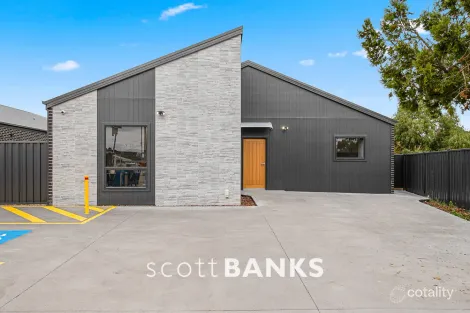13 Raymond St, Melton South, VIC 3338
